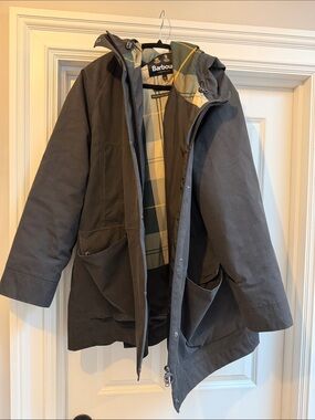 Barbour  Women’s Winter Beadnell Hooded Parka with Quilted Lining